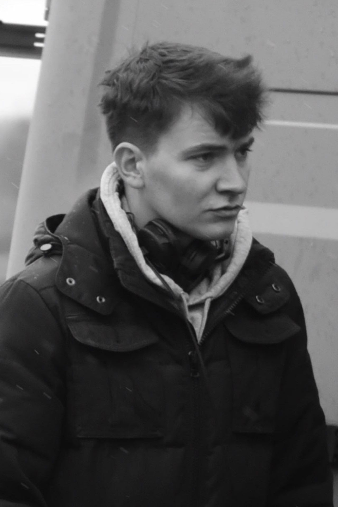 Robert Deçani backdrop