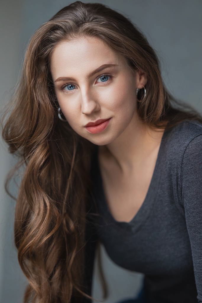 Maria Young backdrop