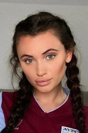 Alexia Grace backdrop