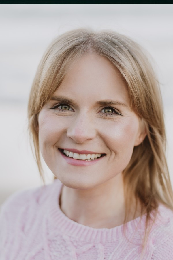 Jessie Donovan backdrop