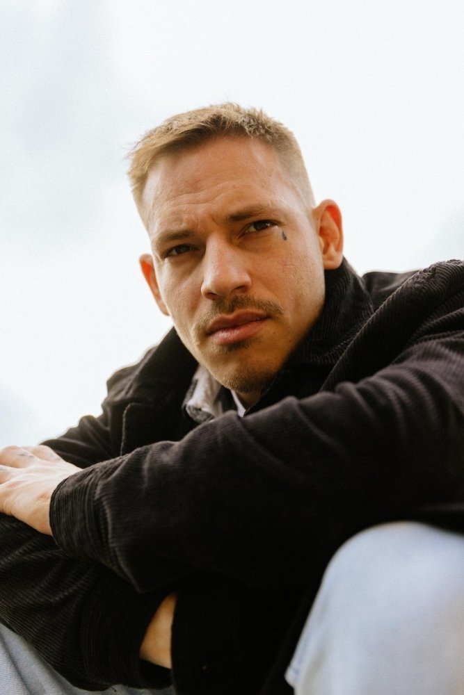 Dennis Scheuermann backdrop