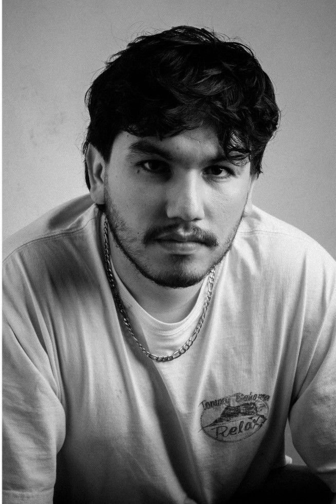 Fernando Guzmán backdrop