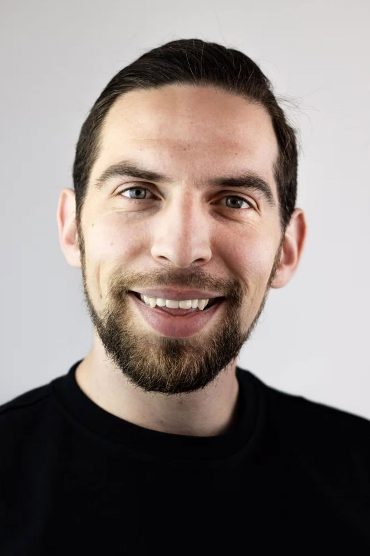 Ivan Nikolov backdrop