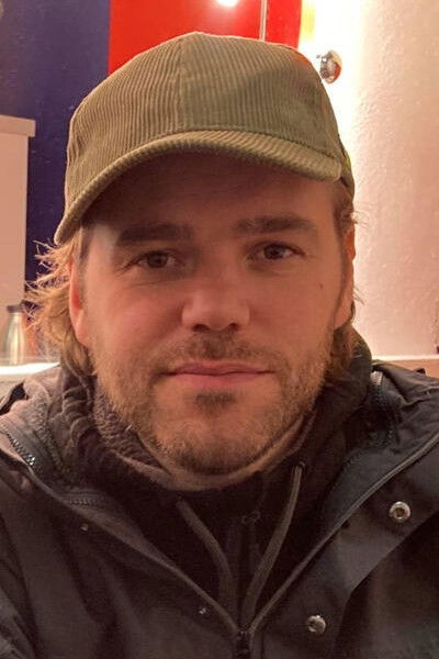 Louis Thomas backdrop