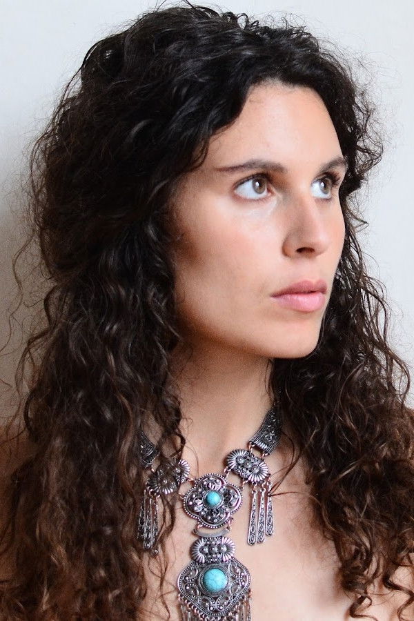 Dafné Kritharas backdrop