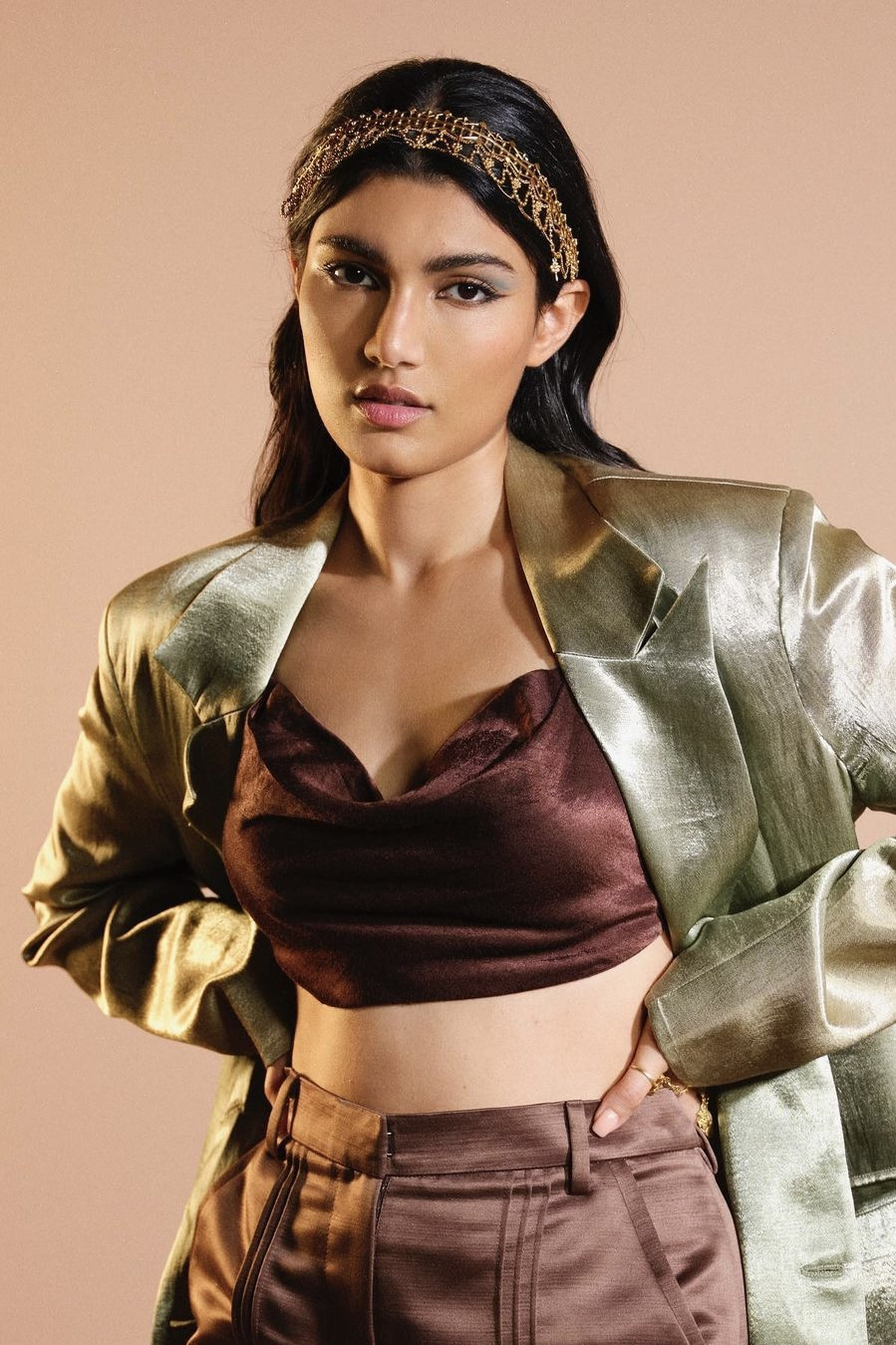 Alizeh Agnihotri backdrop