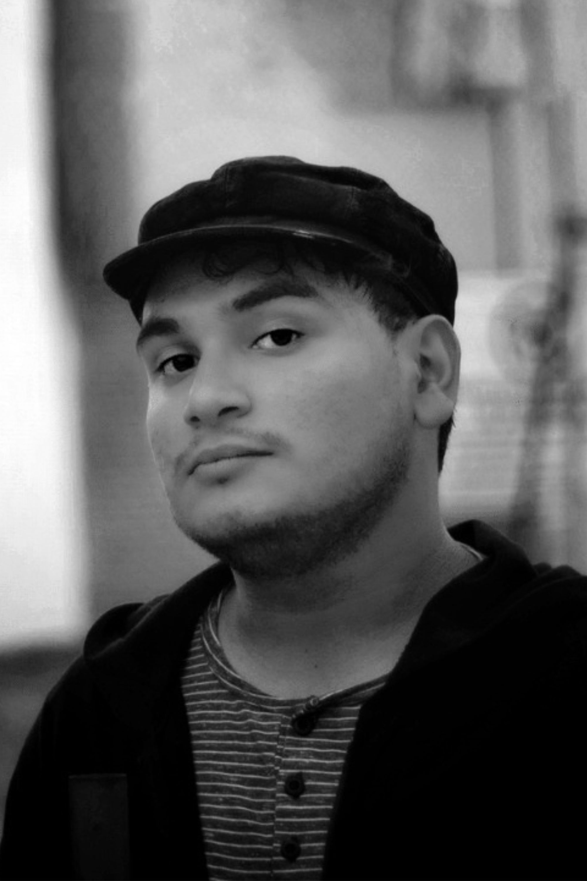 Héctor Maya backdrop