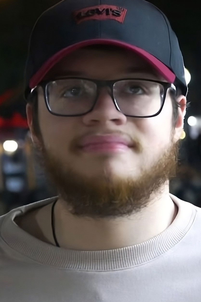 Tomás Dilsizián backdrop