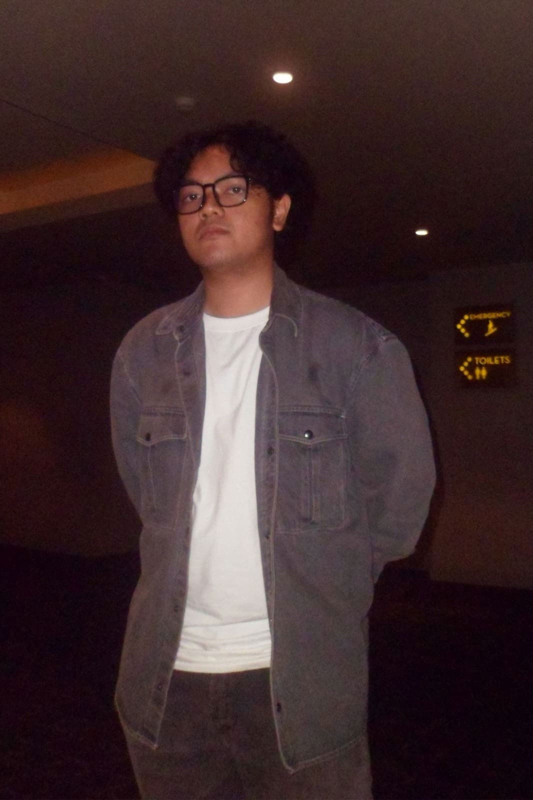 Keanu Acyuta backdrop