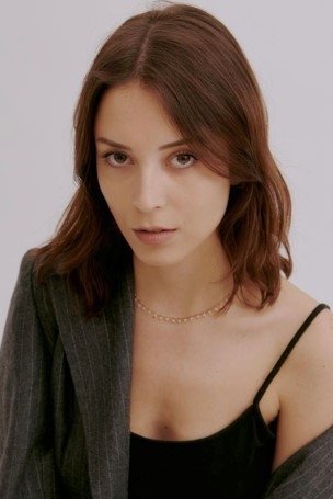 Chiara Longo backdrop