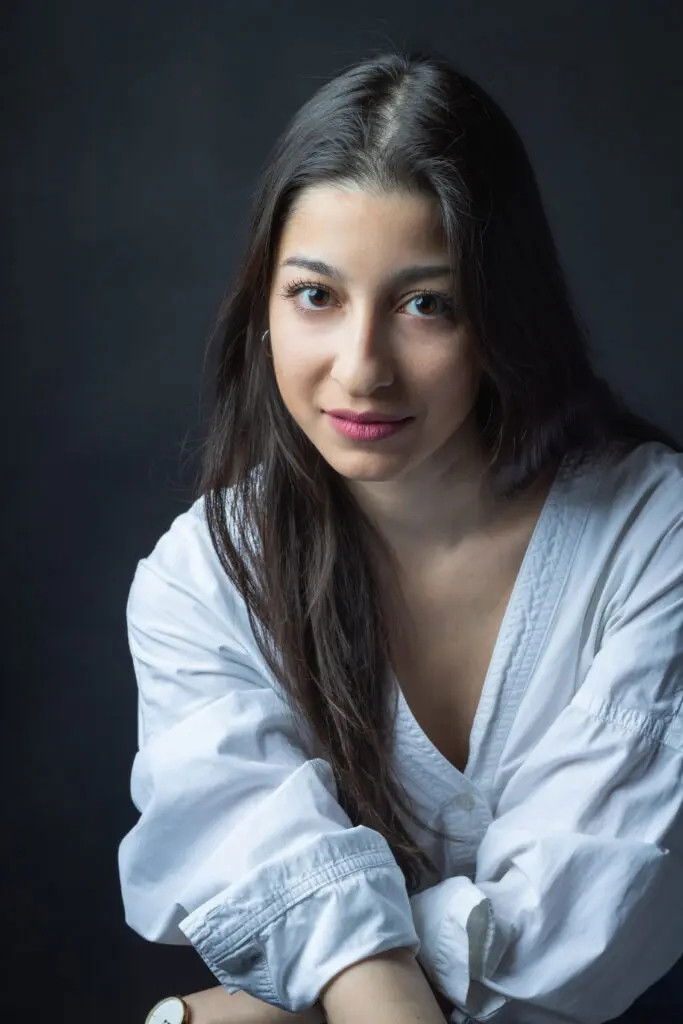 Baranyi Emma backdrop