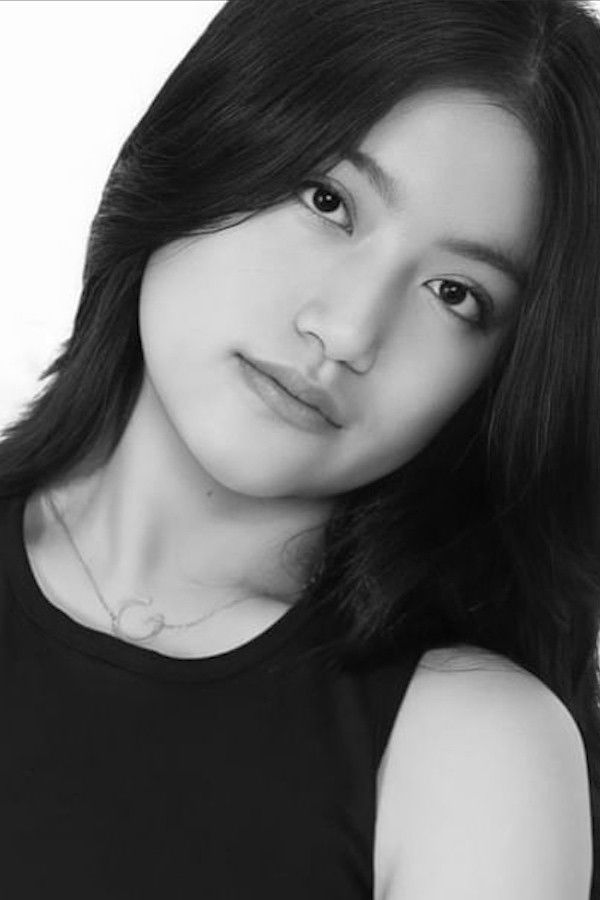 Ghaisani Queensy backdrop