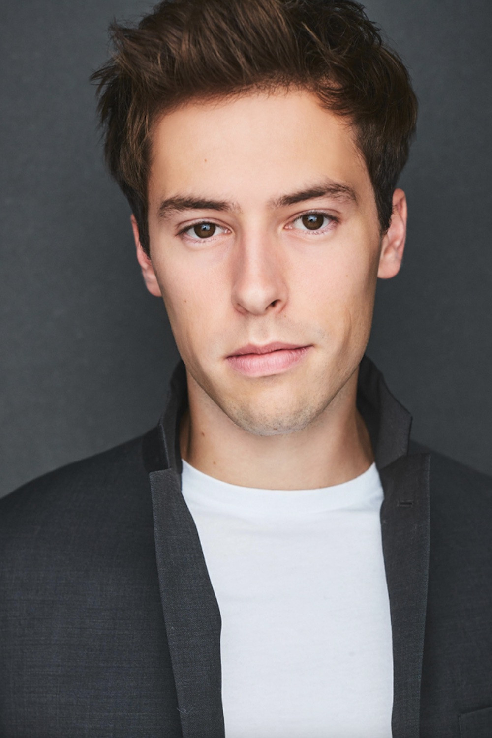 Dani Tërmenello backdrop