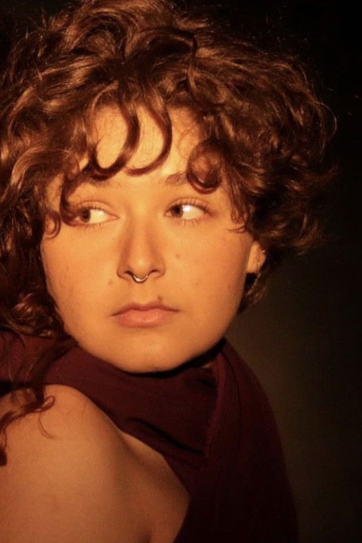 Luana Milidiu backdrop