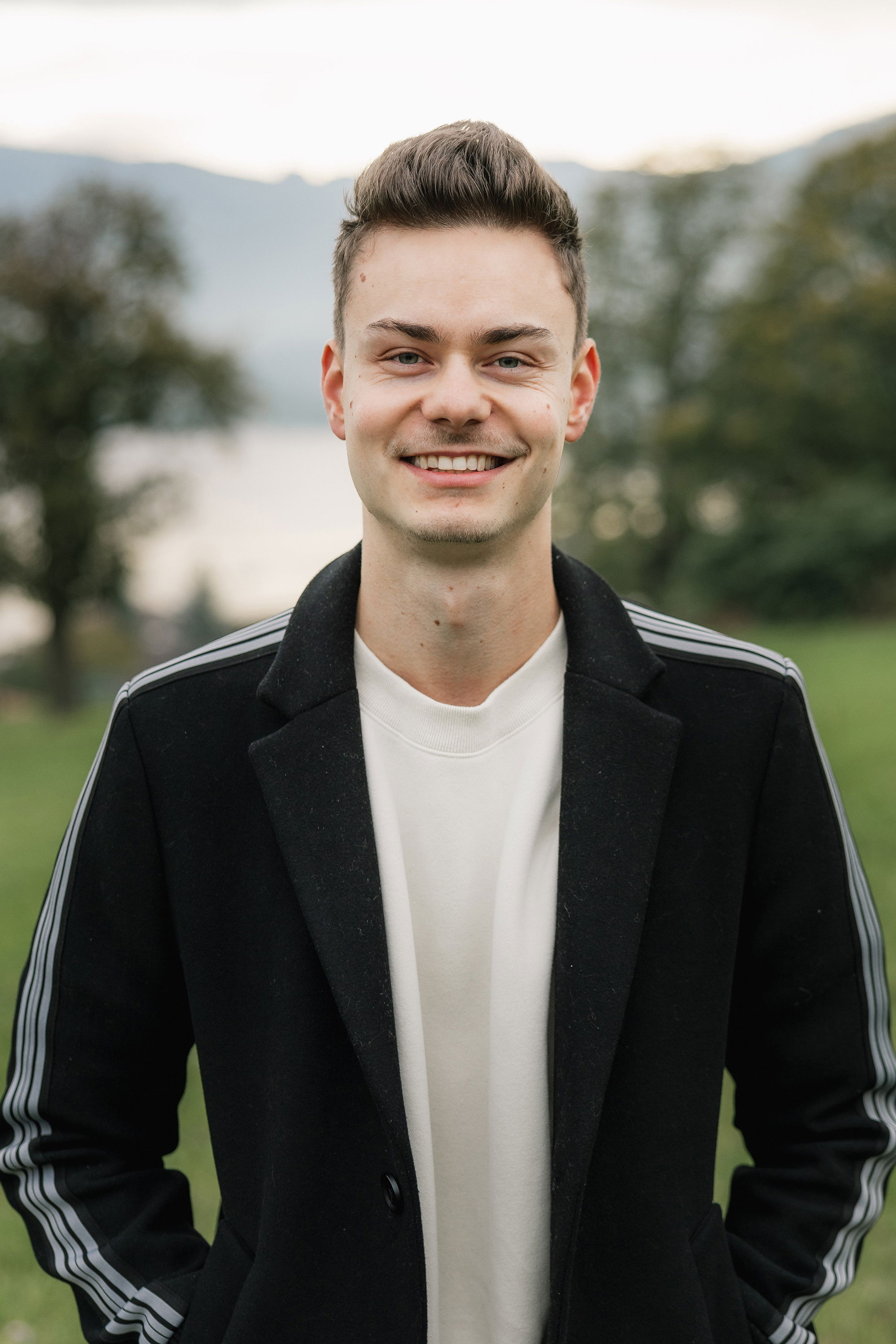 Julian Heinke backdrop