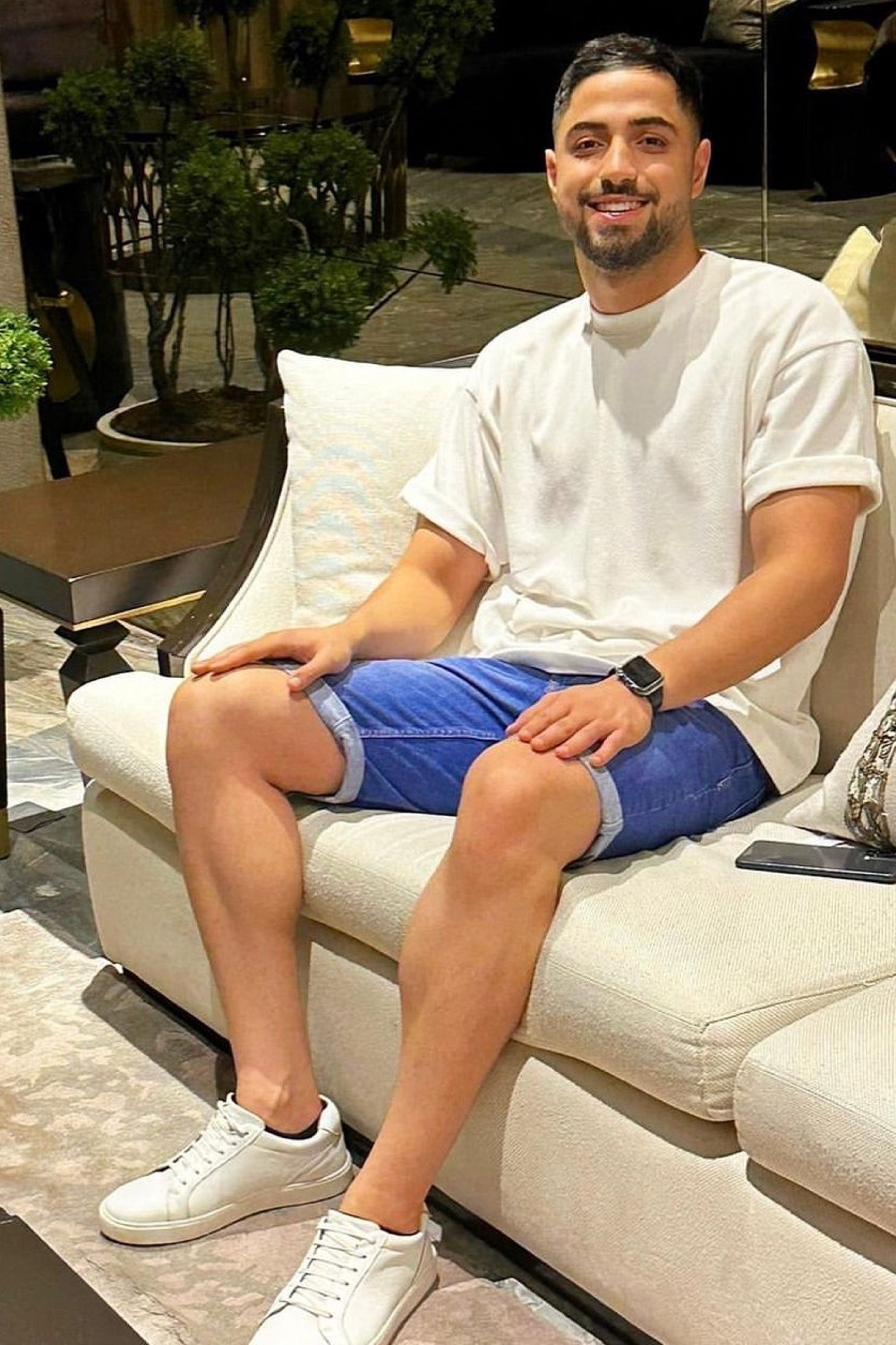 Masoud Farzi backdrop