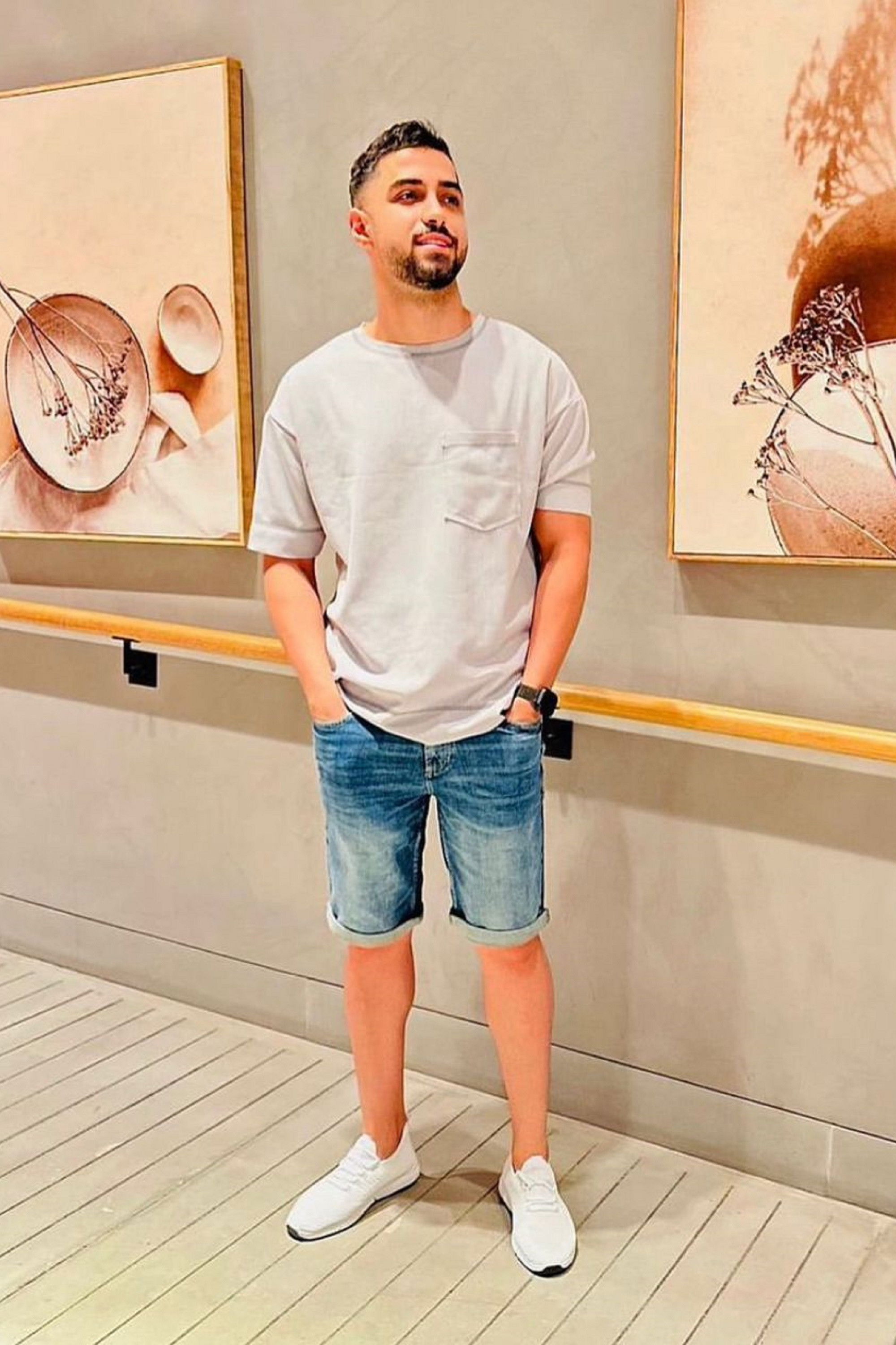 Mehdi Farzi backdrop