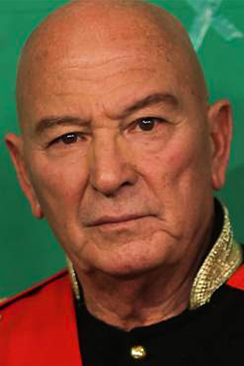 Hamid Amirouche backdrop