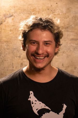 Lucas Valesi backdrop