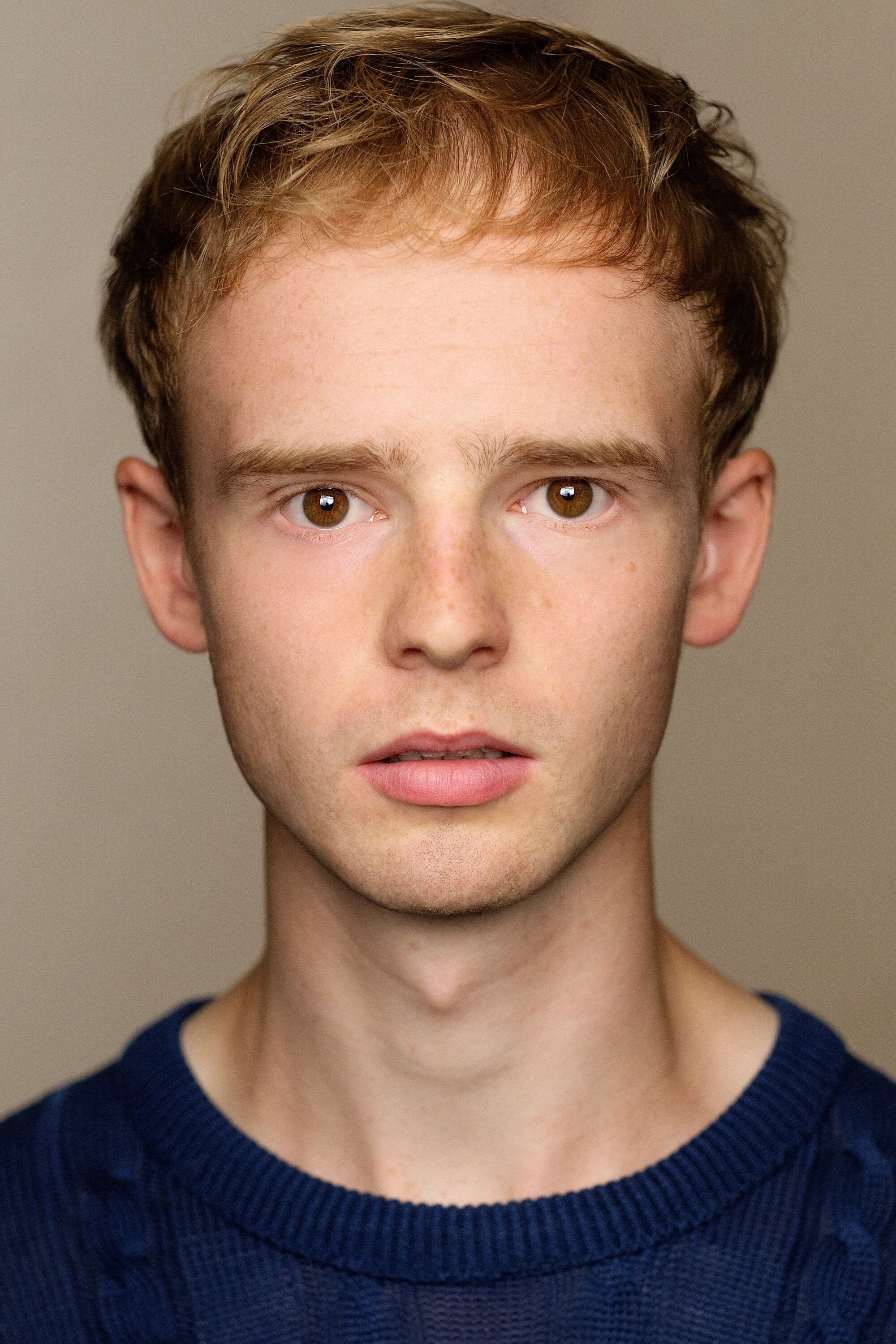 Aron Dochard backdrop