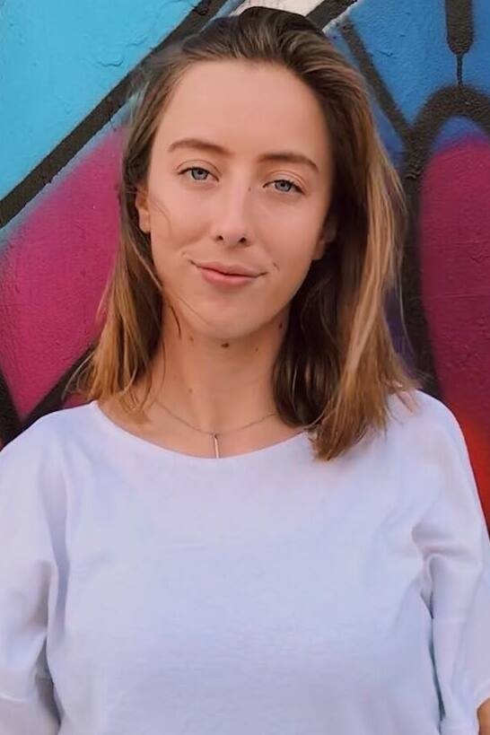 Dominique Saldaña backdrop