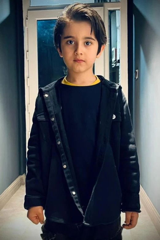 Mahoor Nemati backdrop