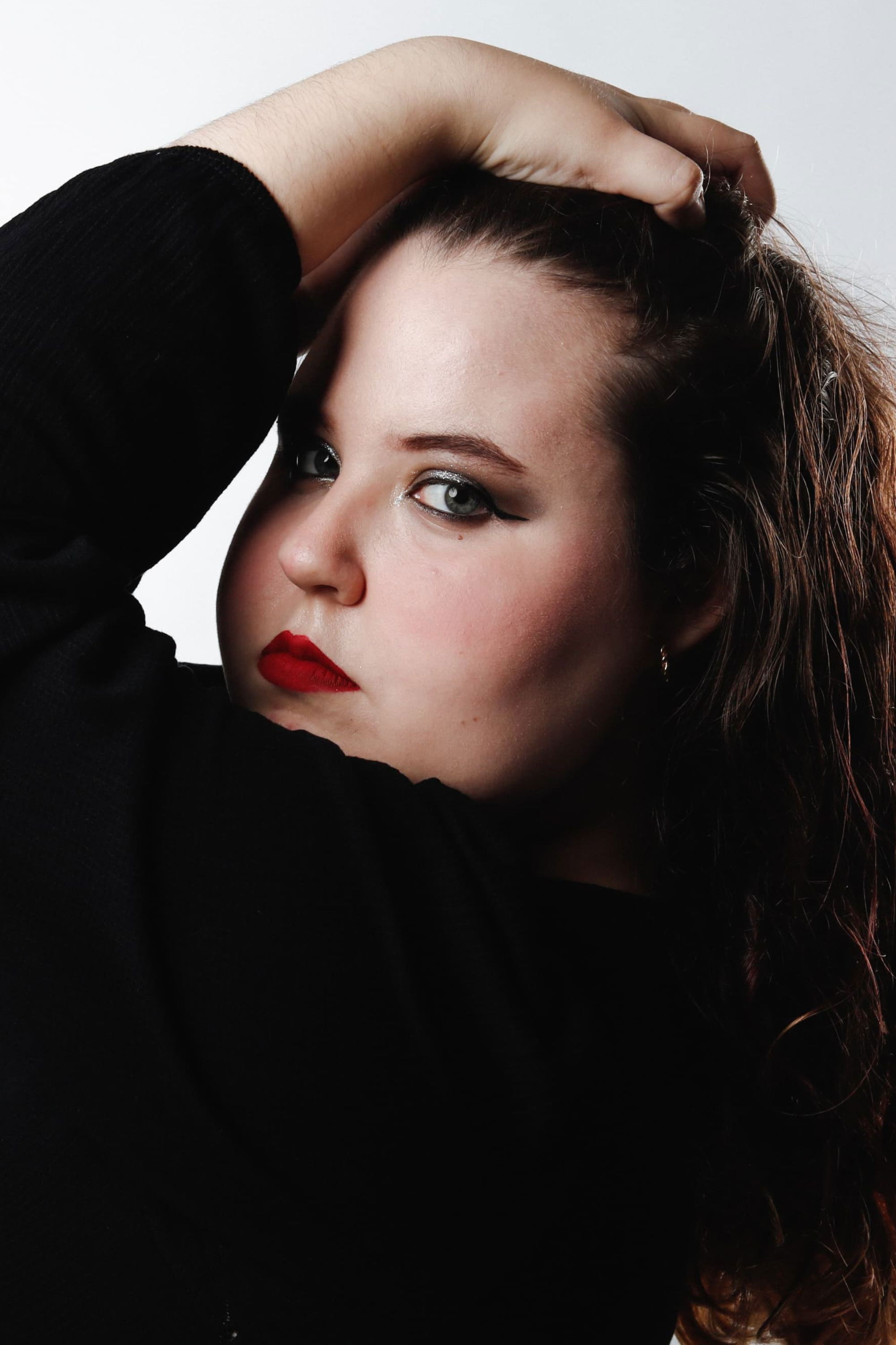 Geovana Kin backdrop