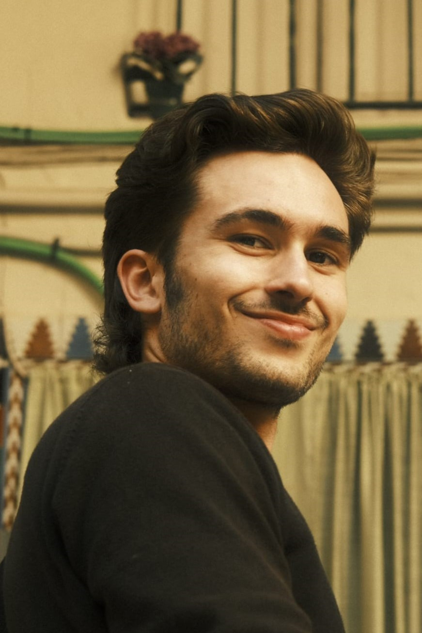 Alejandro Mateos backdrop