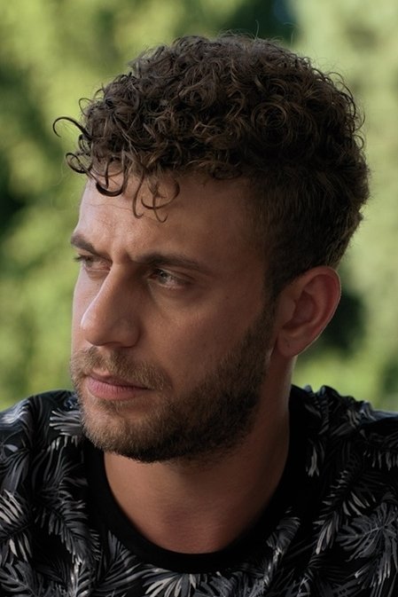 ilkşans Tan backdrop