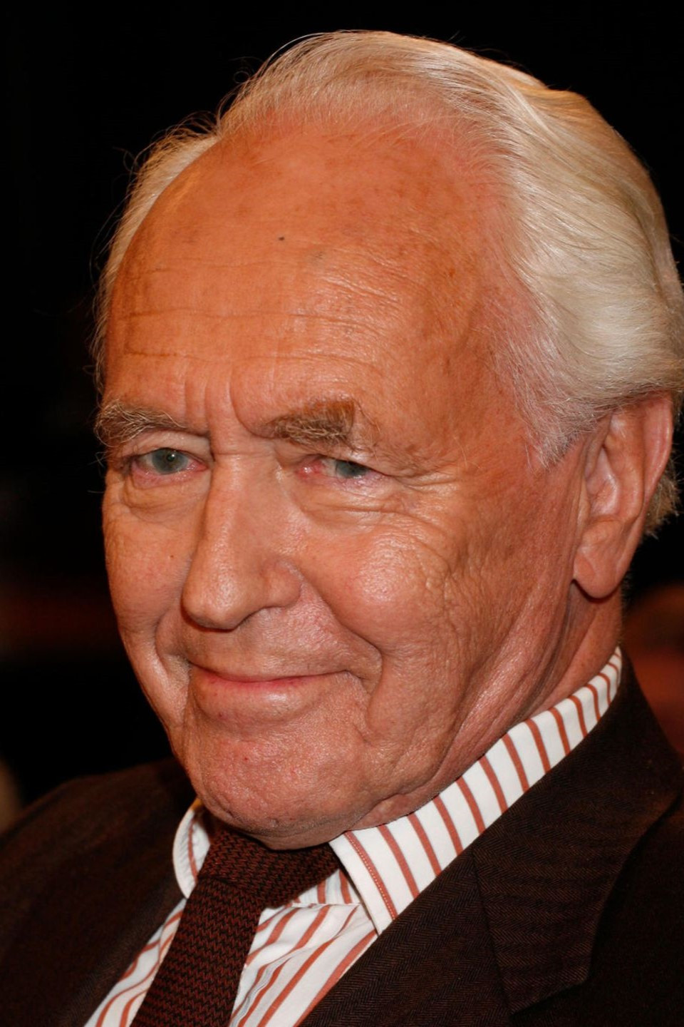 Wolf Schneider backdrop