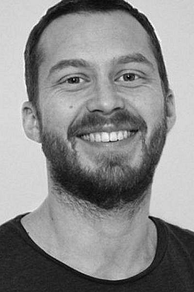 Martin Sindal La Cour backdrop