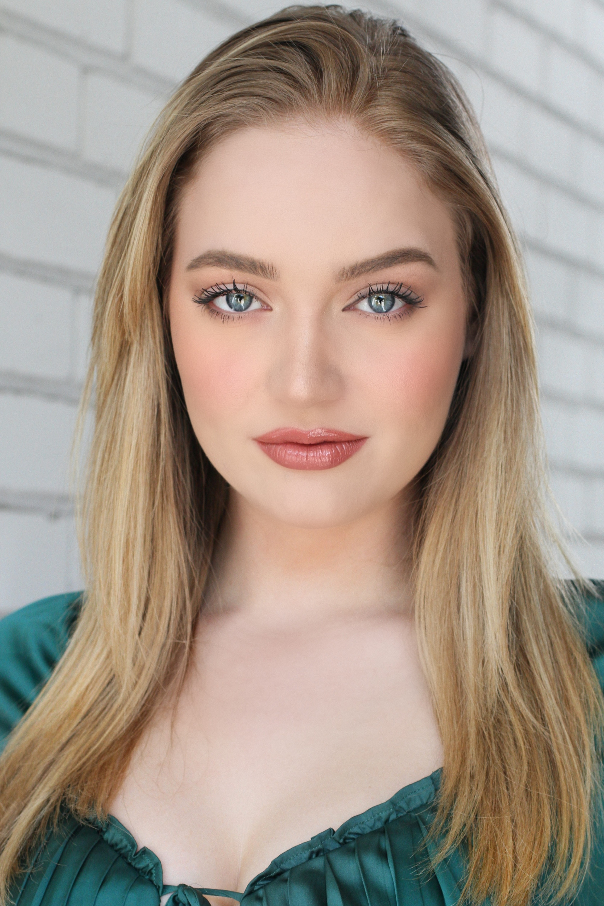 Tia Goossen backdrop