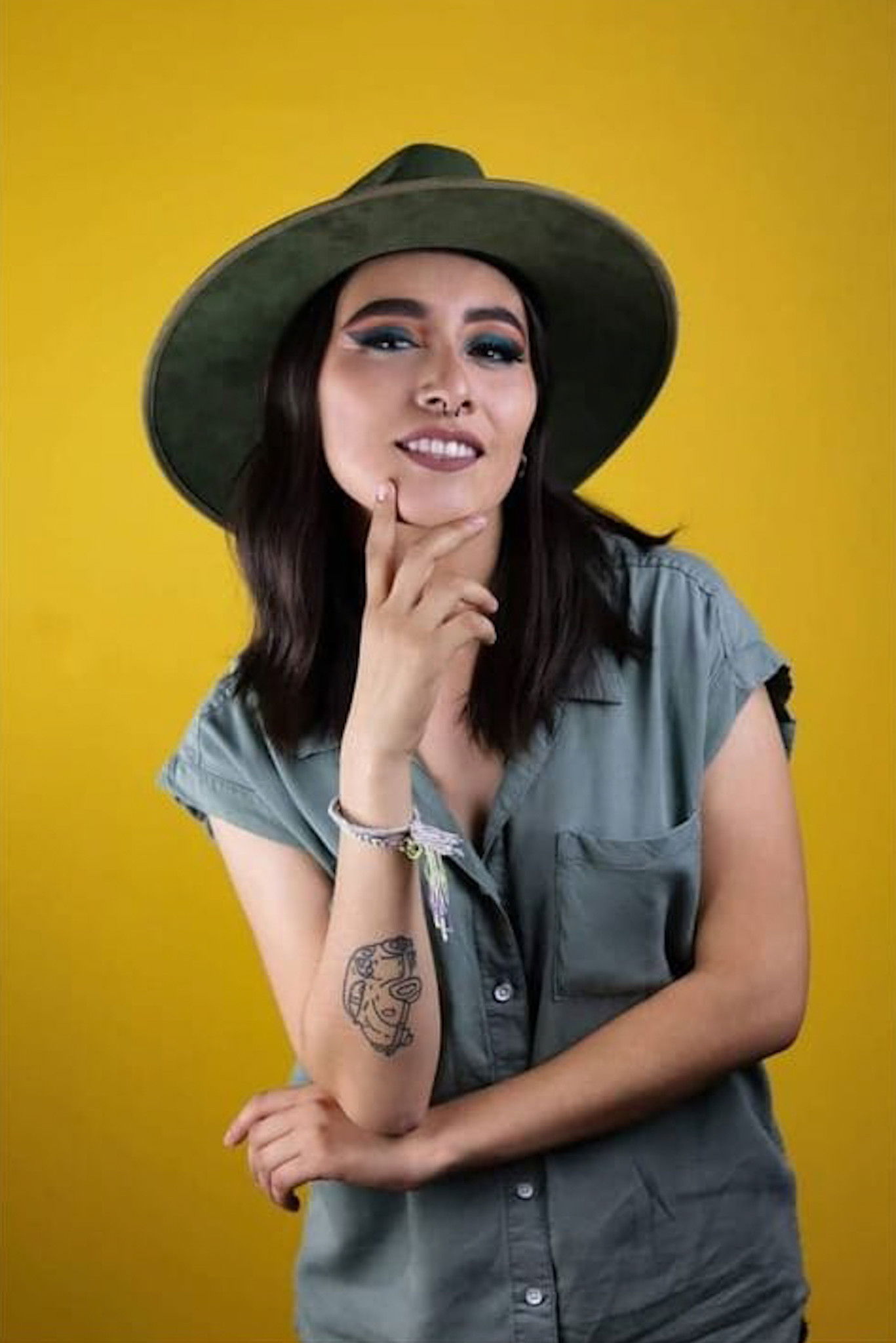 Erika Cardoso backdrop