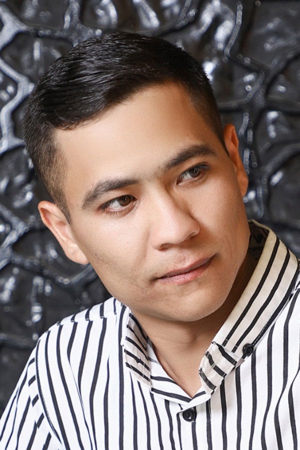 Oloviddin Zubaydullayev backdrop