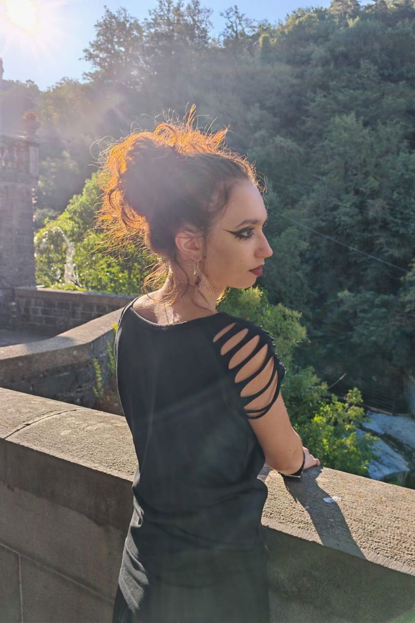 Marta Mendola backdrop