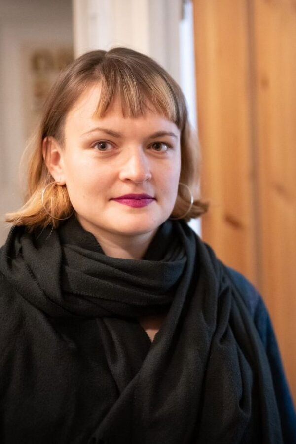 Lindi Dedek backdrop