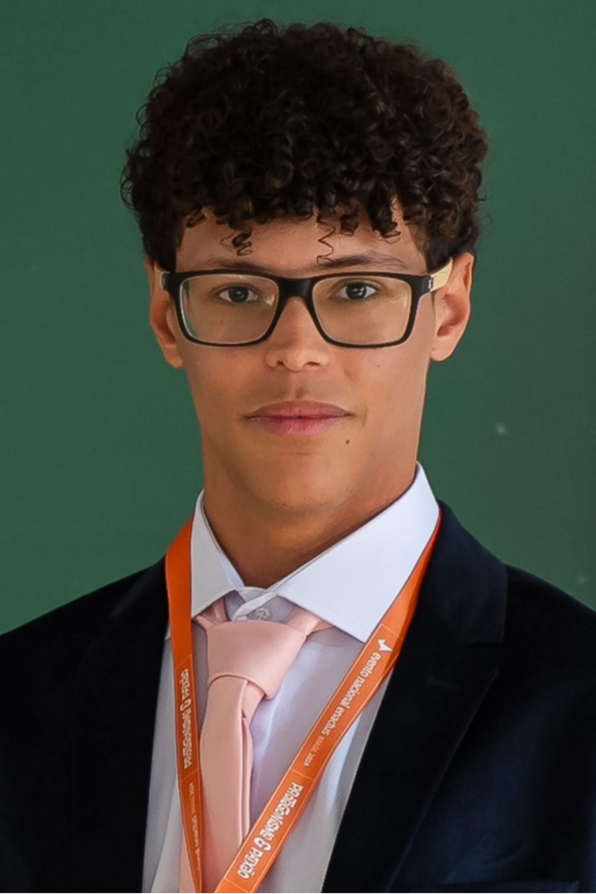 Gabriel Almeida backdrop