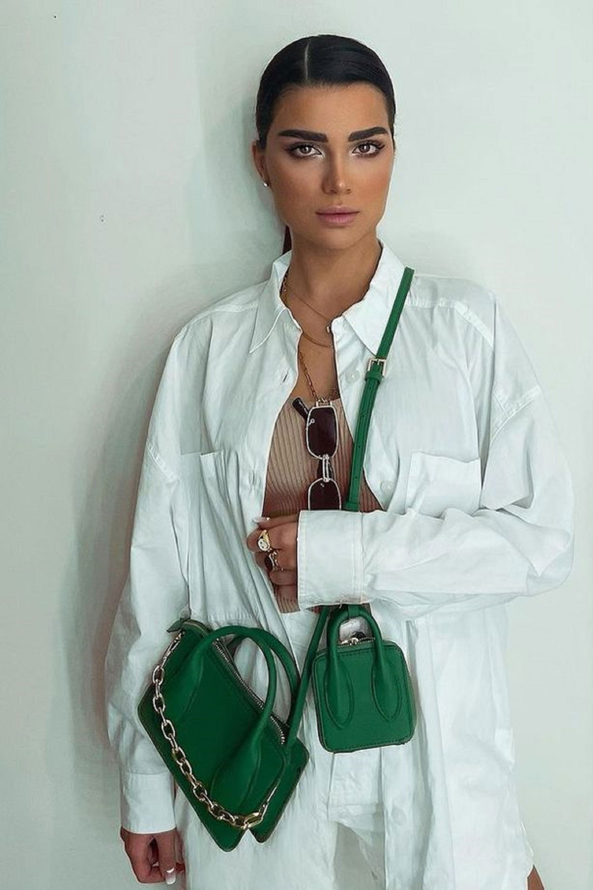 Vina Mohammadi backdrop