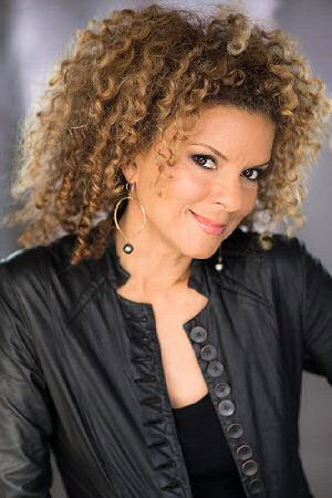 Lau-ra Jein Dzhouns backdrop