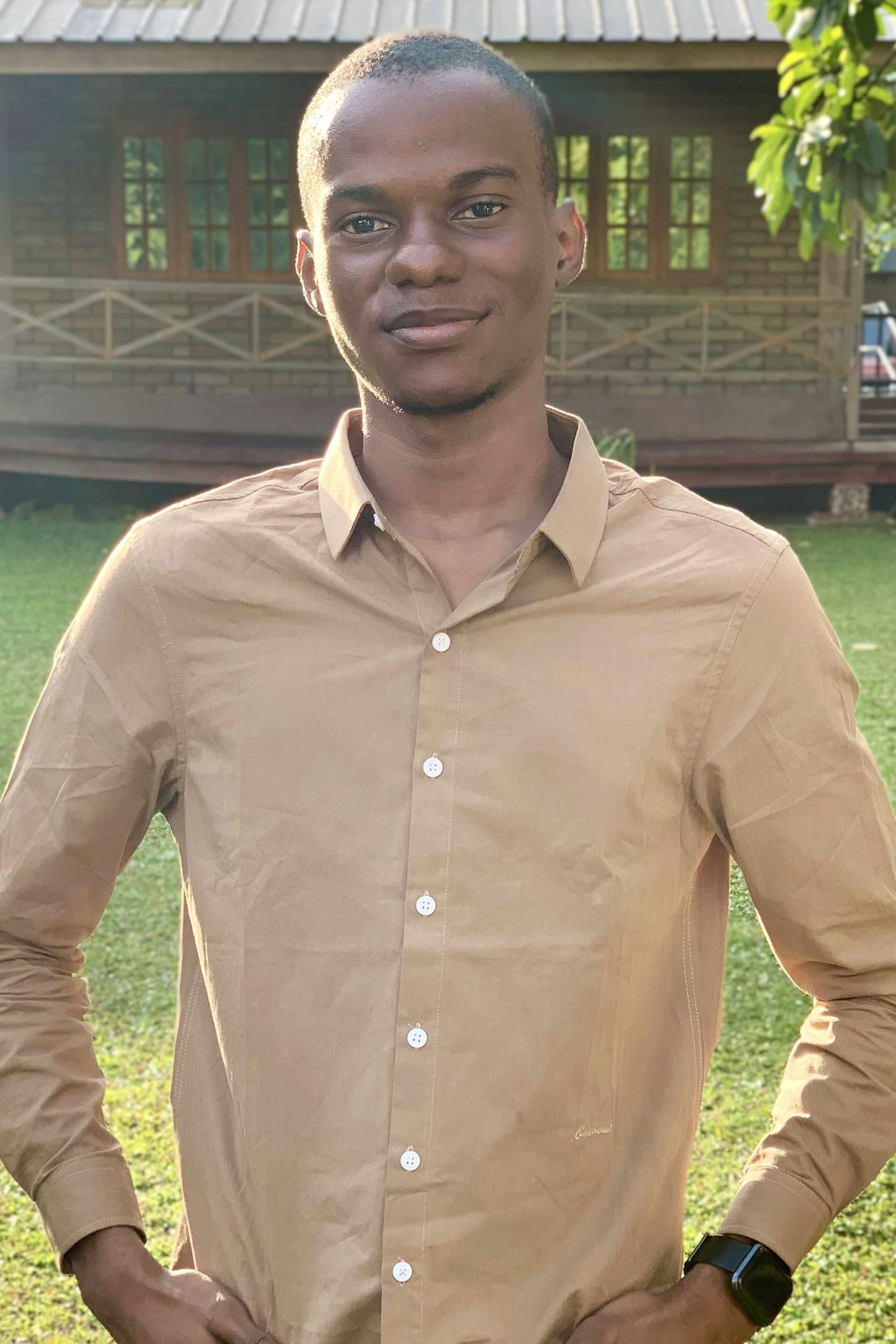 EVOUNA ELLA Fidèle backdrop