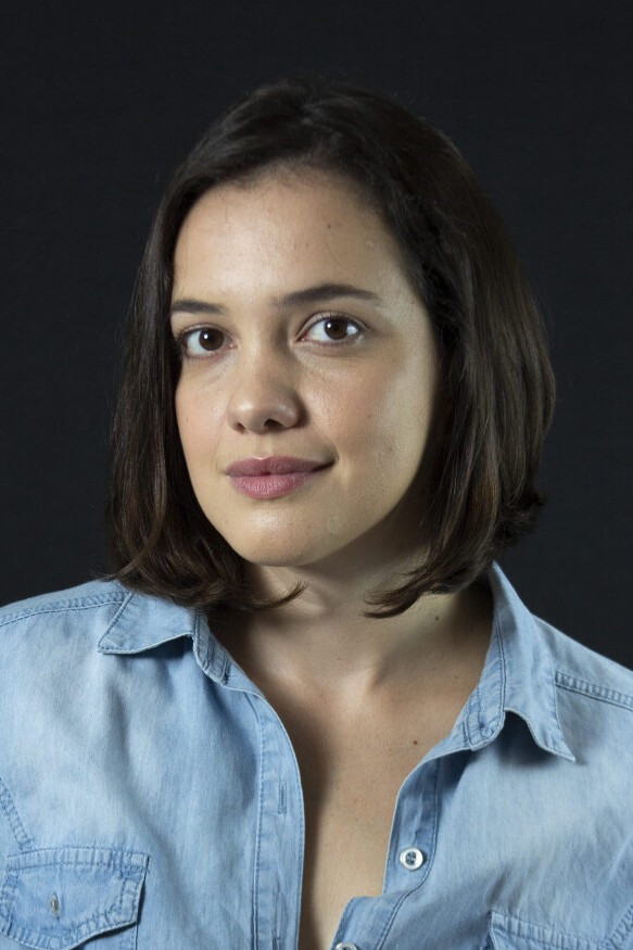 Brenda Diniz backdrop