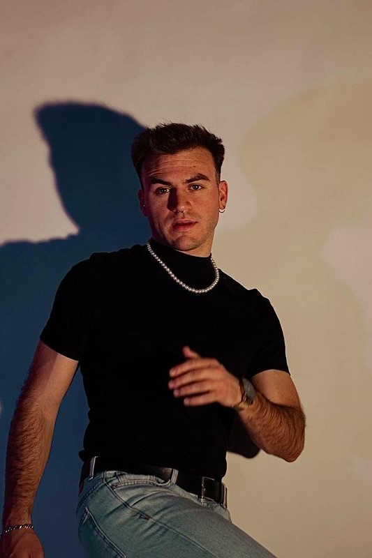 Guillermo Pirobe backdrop