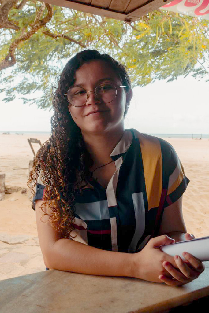 Maisa Tavares backdrop