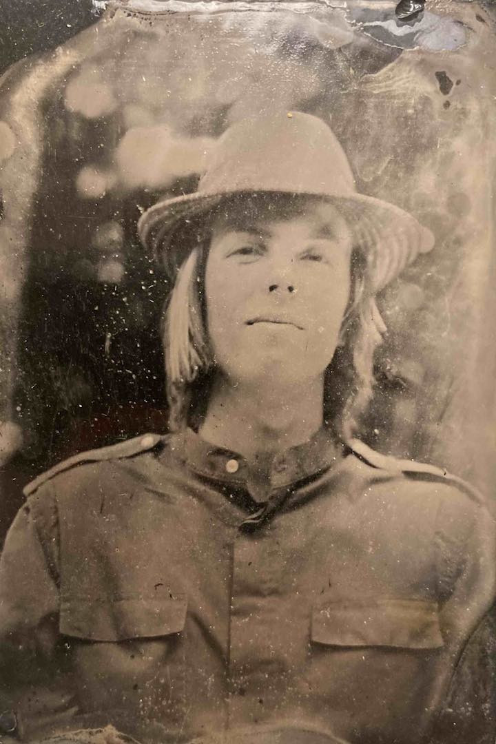 Eric Leiser backdrop