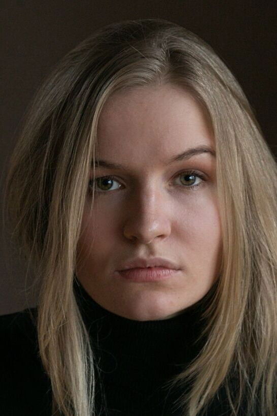 Katrin Bekër backdrop