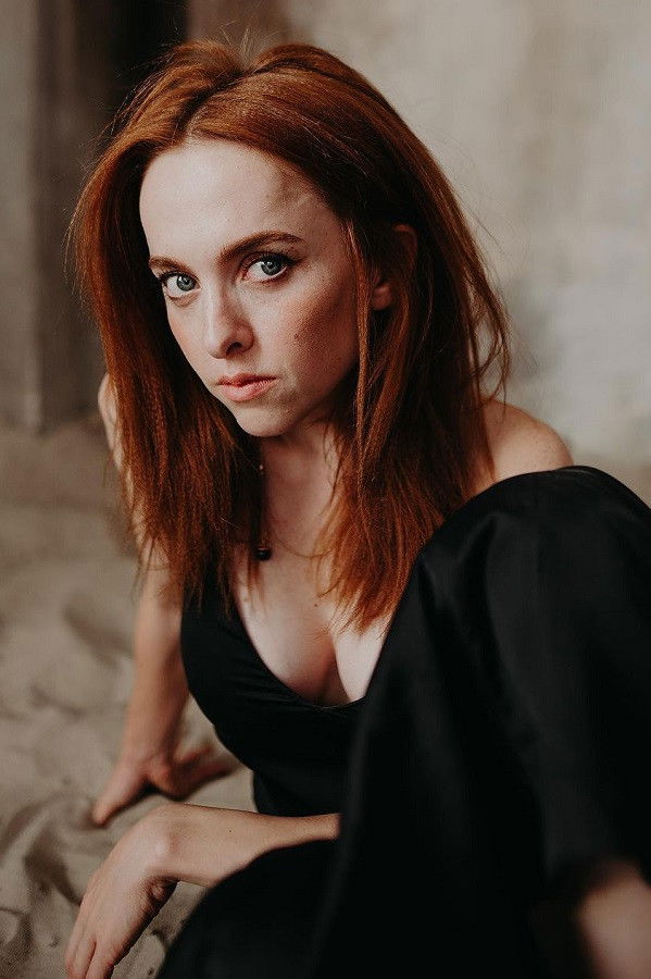 Mariya Zanyborsch backdrop