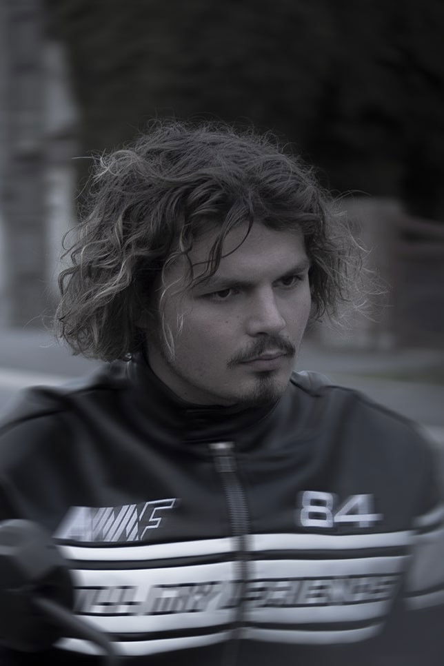 Leo Nicolas backdrop