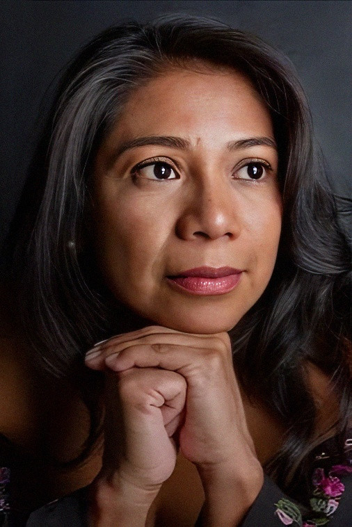 Yadira Pérez backdrop