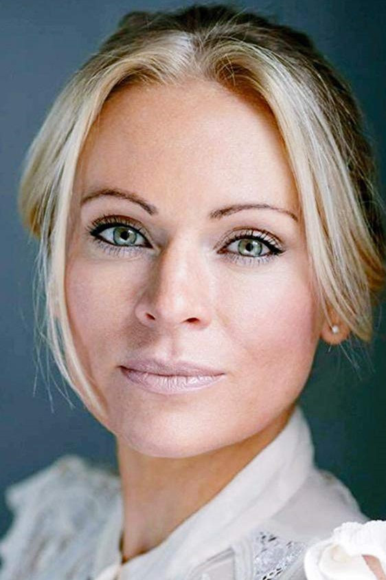 Viktoria Majërs backdrop