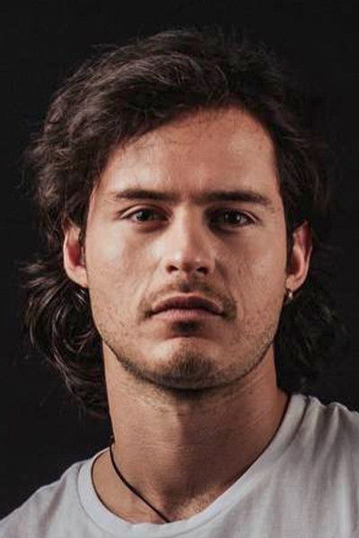 Moisés Angola backdrop